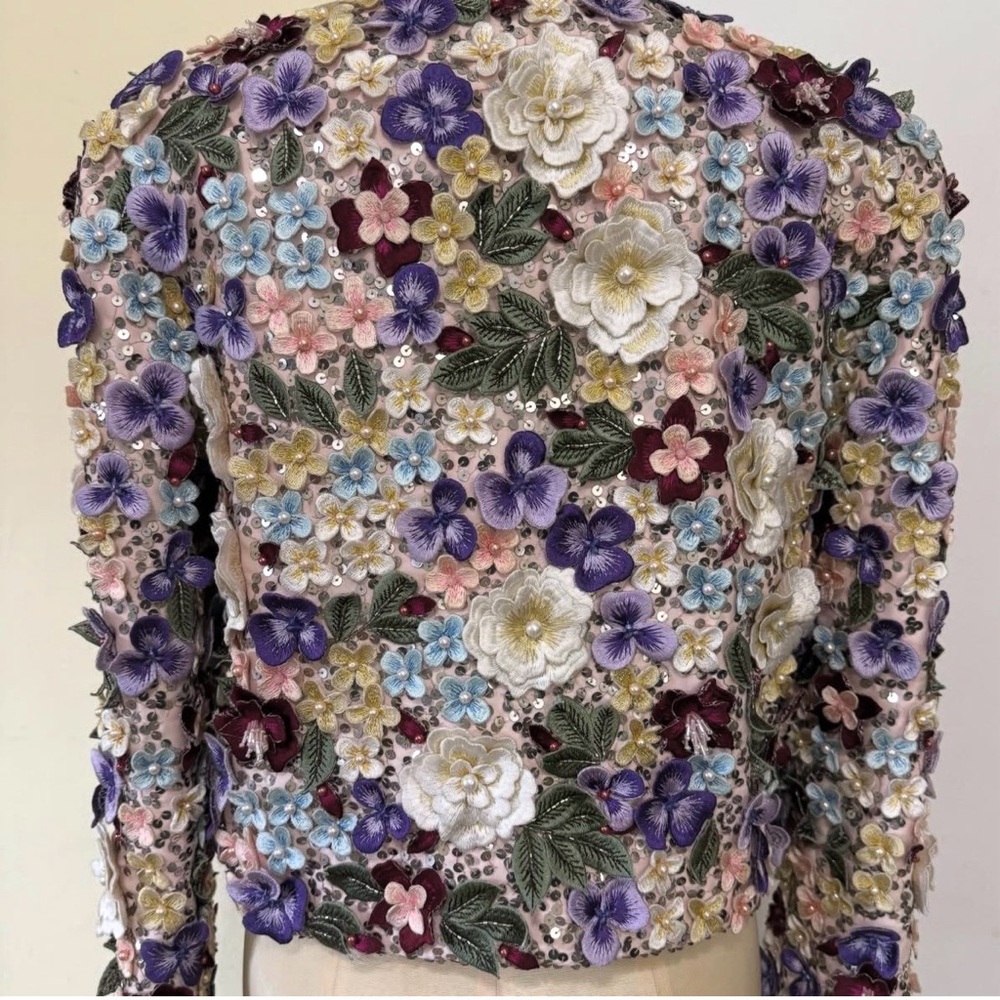 Alice + Olivia
KIDMAN EMBELLISHED TWEED JACKET - Picture 10 of 16